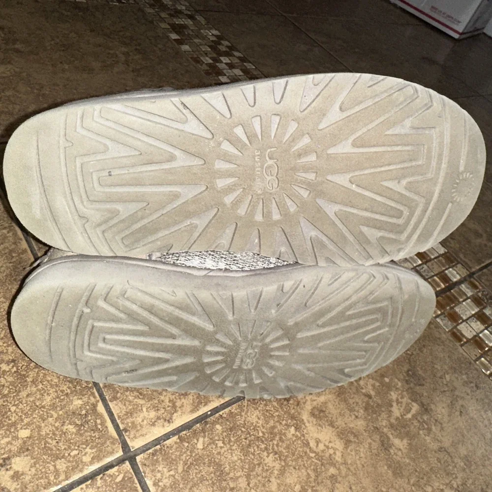 VINTAGE RARE UGG AUSTRALIA SILVER SEQUINS WOMENS SZ 6 - Picture 8 of 8